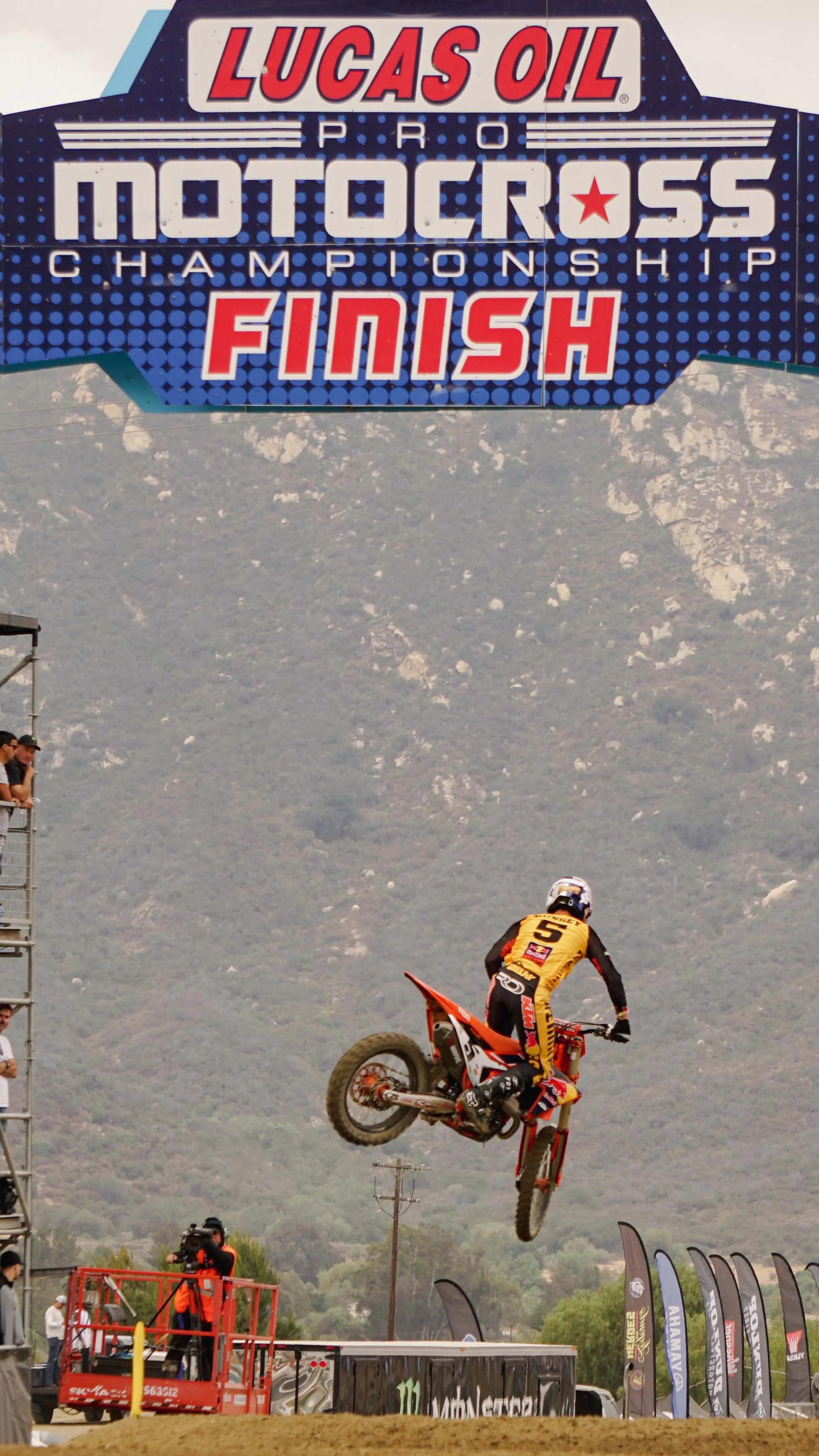Photo Highlights From the 2022 Pro Motocross Championship at Fox Raceway — image 15
